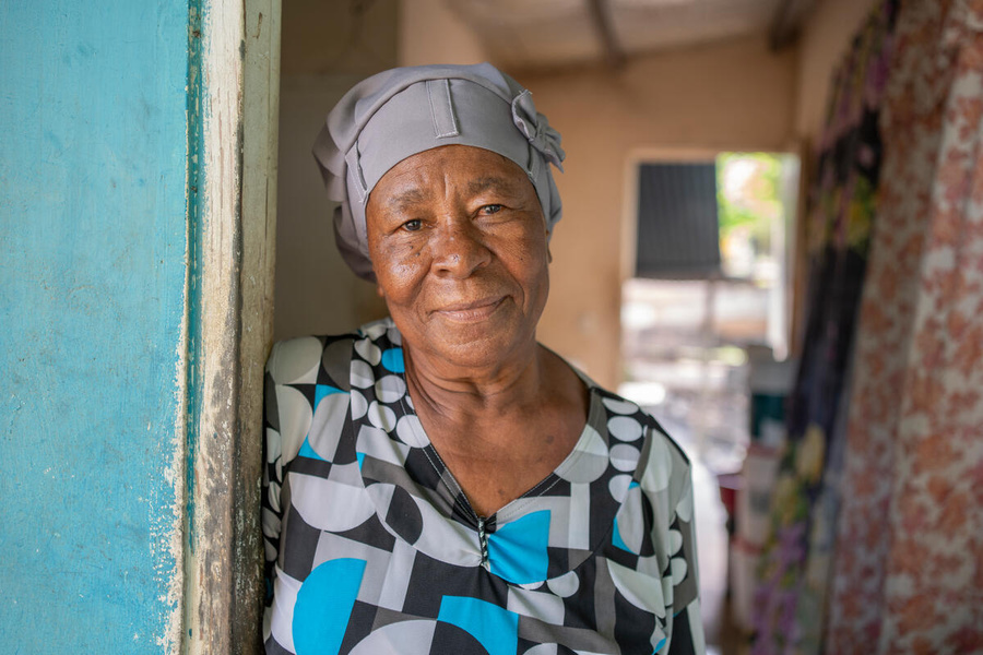 Panama. Limbo ends as formerly stateless woman gets ID after 50 years