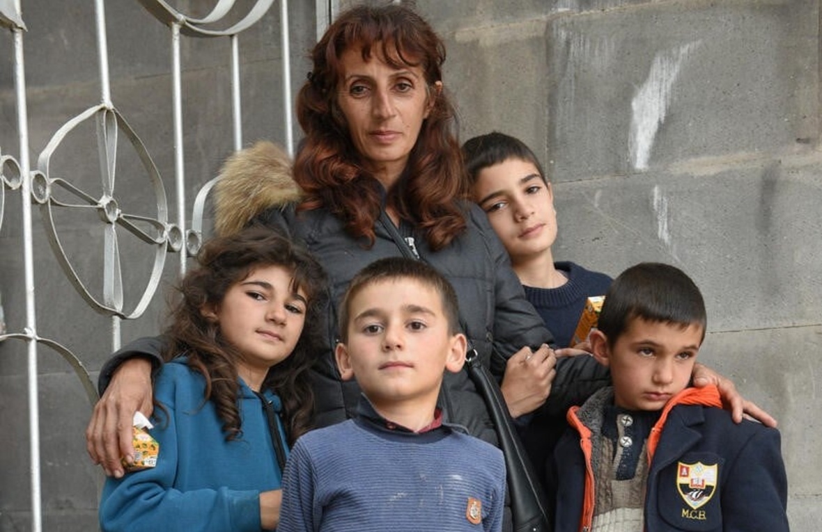 Syuzanna Bazazyan et ses quatres enfants