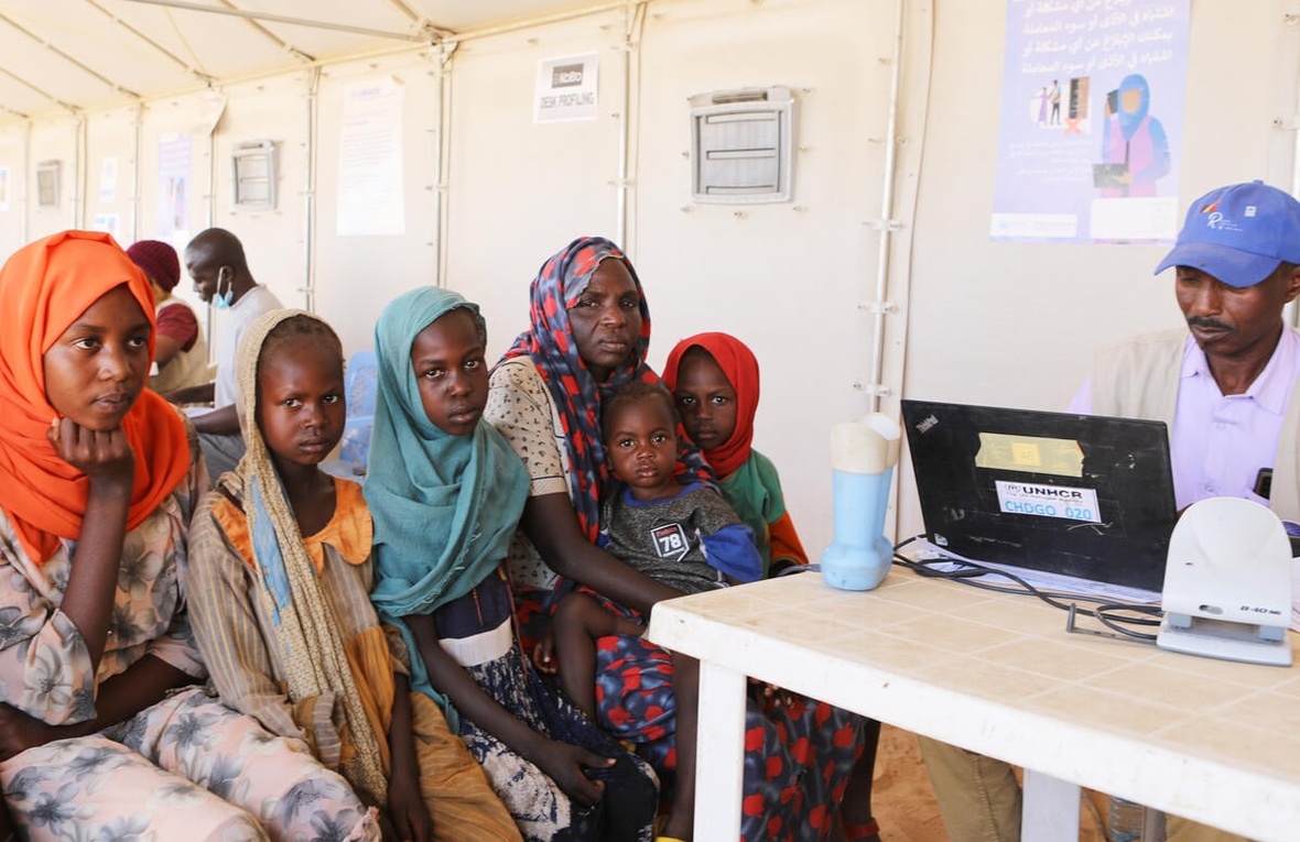 Une famille de réfugiés soudanais est enregistrée