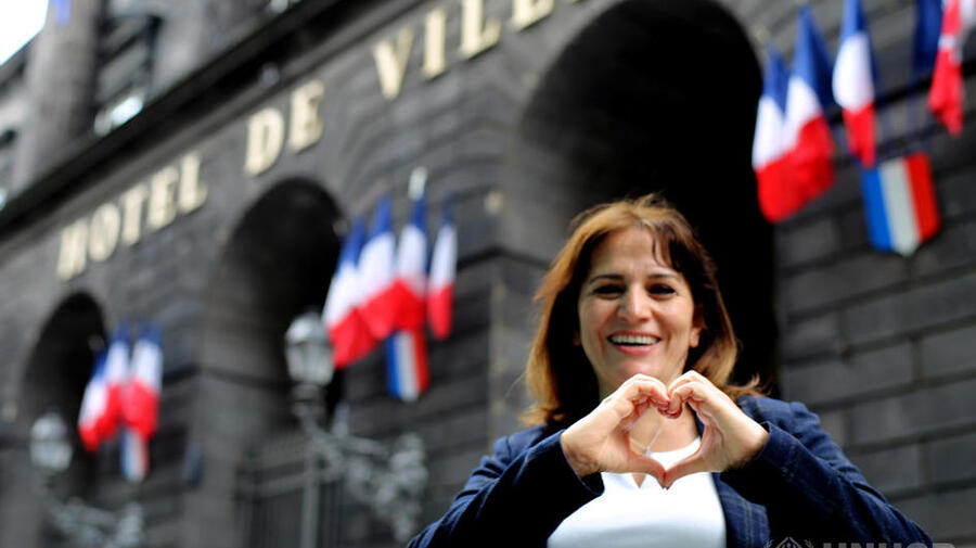 Syrian refugee supports her local community during COVID-19 crisis