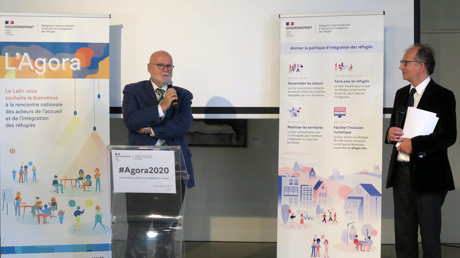 Paolo Artini (à droite), Représentant du HCR en France, aux côtés d'Alain Régnier, Délégué interministériel chargé de l'accueil et de l'intégration des réfugiés (Diair), auprès du ministre de l'Intérieur.