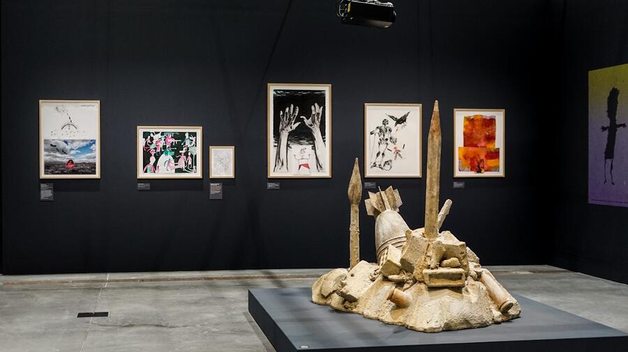 « Déflagrations », exposé au Mucem, c'est la guerre des adultes vue à hauteur d'enfants à travers une collection exceptionnelle de plus de cent cinquante dessins, de la Première Guerre mondiale à la Syrie contemporaine. L'exposition est un hommage au geste de création des enfants qui dans ces guerres, ont repris une forme de langage, celui de tracer, de dessiner, de se dessiner.