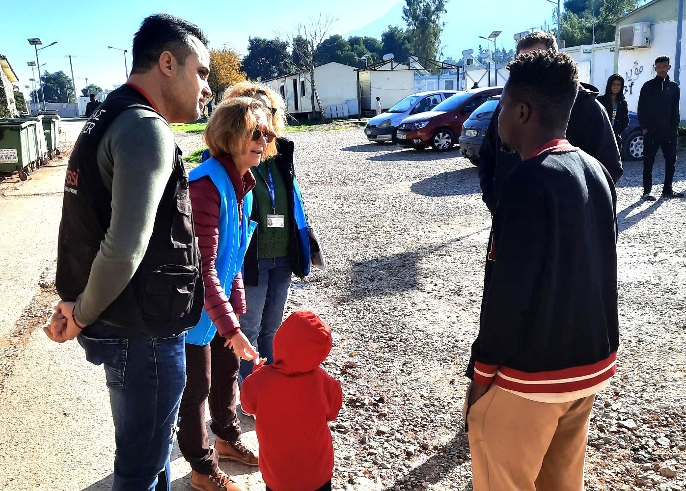 Ms. Lo Castro meets with asylum-seekers in Greece. 
