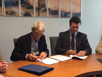 UNHCR, Thessaloniki Municipality sign refugee housing agreement for 660 places