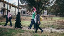 Μια νέα δομή για πρόσφυγες στην Ελλάδα δίνει ζωή σε εγκαταλελειμμένα κτίρια