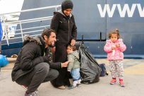Syrian family transfers to mainland after Samos ordeal