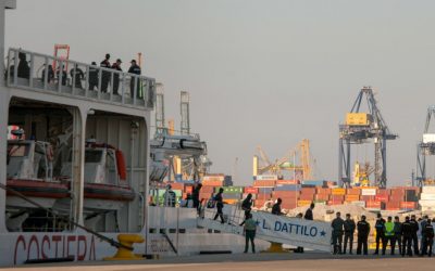 Η Υ.Α. προειδοποιεί να μην επαναληφθεί η άρνηση ελλιμενισμού του Aquarius καθώς το σκάφος φτάνει στην Ισπανία