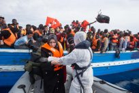Καθώς οι αφίξεις στη Μεσόγειο μειώνονται ενώ οι θάνατοι αυξάνουν, η Υ.Α. καλεί για ενίσχυση των επιχειρήσεων έρευνας και διάσωσης