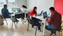 Athens Migrant Integration Center offers free computer classes for refugees and migrants with the support of UNHCR