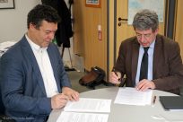 Η Ύπατη Αρμοστεία και το Πανεπιστήμιο Αθηνών υπογράφουν Μνημόνιο Συνεργασίας σε θέματα επικοινωνίας και αναγκαστικού εκτοπισμού