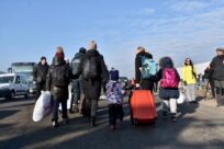 Μια μητέρα από το Κίεβο βρίσκει ασφάλεια στην Πολωνία μετά από μέρες στον δρόμο
