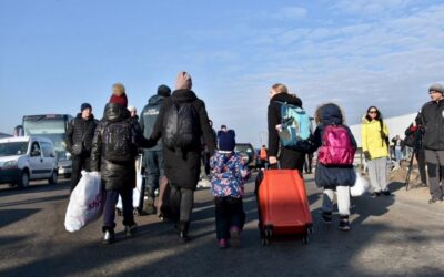 Μια μητέρα από το Κίεβο βρίσκει ασφάλεια στην Πολωνία μετά από μέρες στον δρόμο