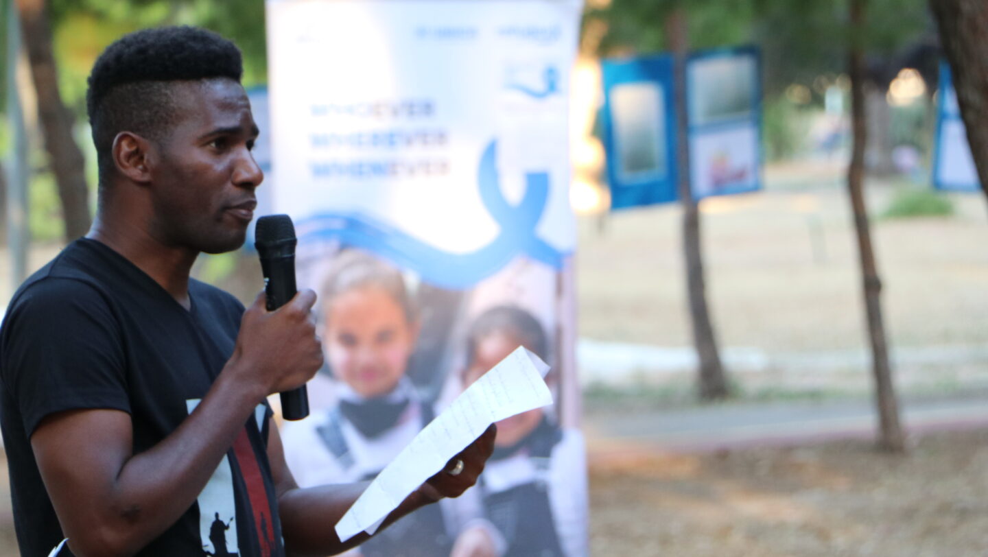 Poetry reading by Poetry Group “Seistro” and refugees in Chios Municipal Garden