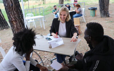 Eκδηλώσεις εύρεσης εργασίας σε νησιά του Αιγαίου χτίζουν «γέφυρες» και συνεργασίες μεταξύ προσφύγων και εργοδοτών