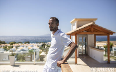 Ο Yahya βρίσκει δουλειά και μια νέα οικογένεια σε ένα ξενοδοχείο στην Κω