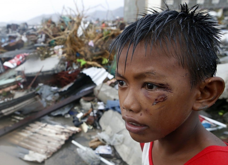 UNHCR tarps provide coverage for Typhoon Haiyan survivors | UNHCR Hong Kong