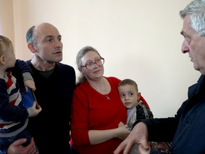 UN High Commissioner for Refugees, Filippo Grandi meets families displaced by war inside Ukraine.
