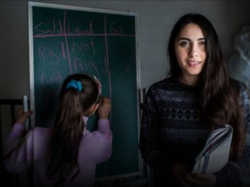 22 years old Noor Ismail loves teaching refugees children