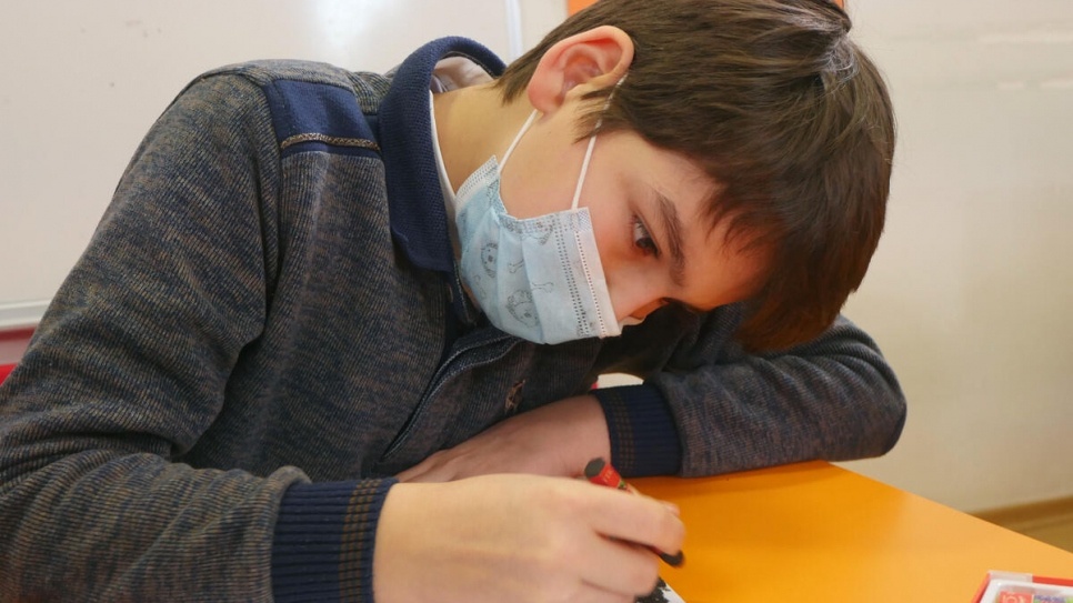 11 歲的 Yousef 在敍利首都亞阿勒頗出生，和家人在 2015 年逃難到土耳其。© UNHCR/Seyedsaram Hosseini