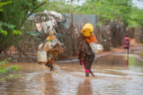 UNHCR poziva na hitnu globalnu akciju na COP-u 28, ističući utjecaj klimatskih promjena na krizu raseljavanja