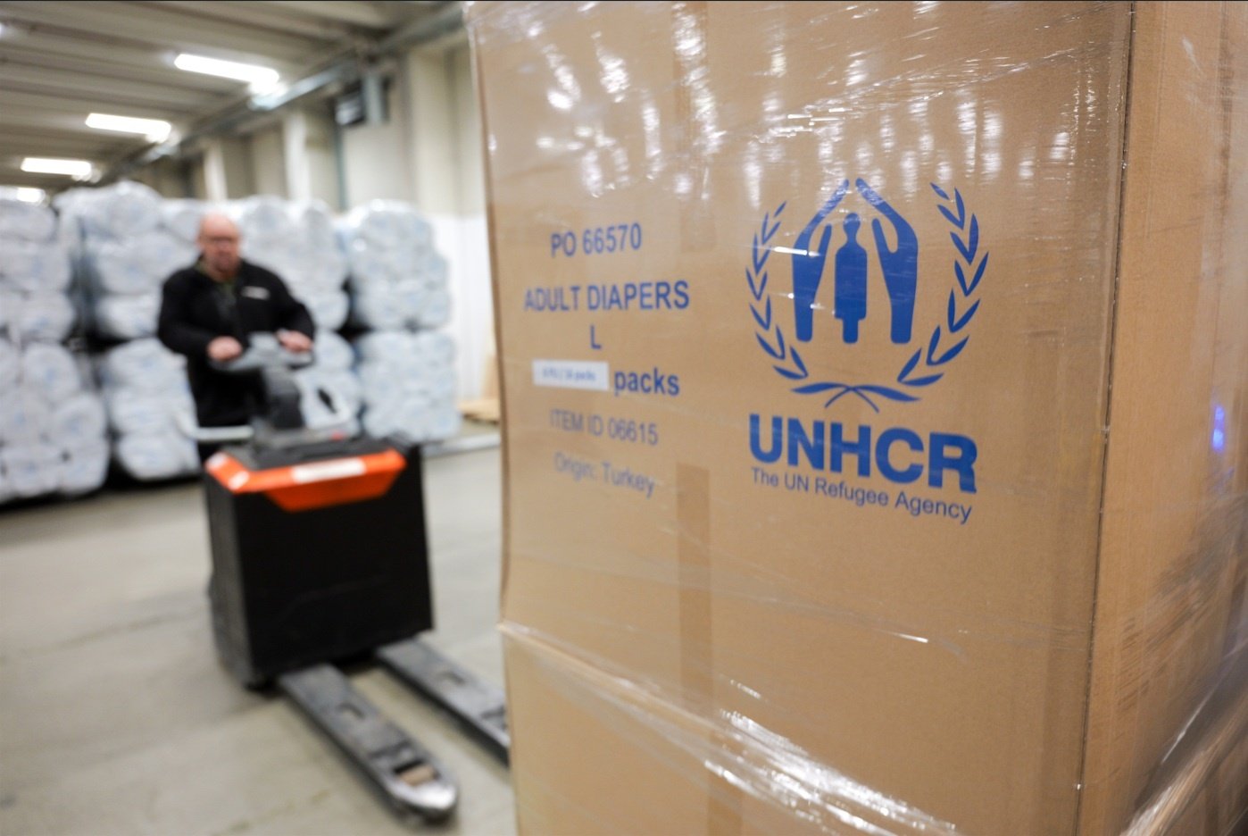 Rakodas az UNHCR raktaraban Ullon