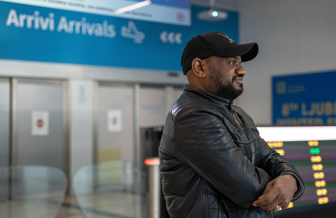 Dut Dumo, pengungsi pria dari Sudan Selatan di bandara Trieste