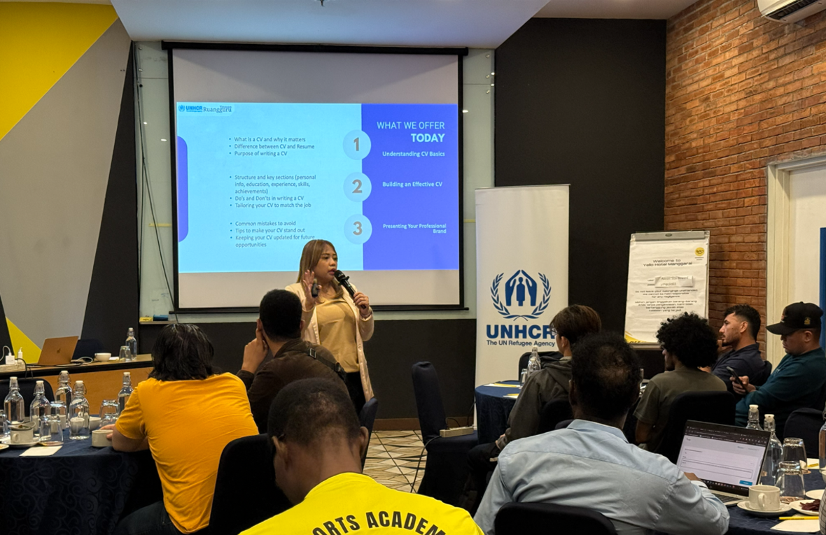 Para pengungsi di Indonesia mengikuti program Job Readiness Support for Refugees