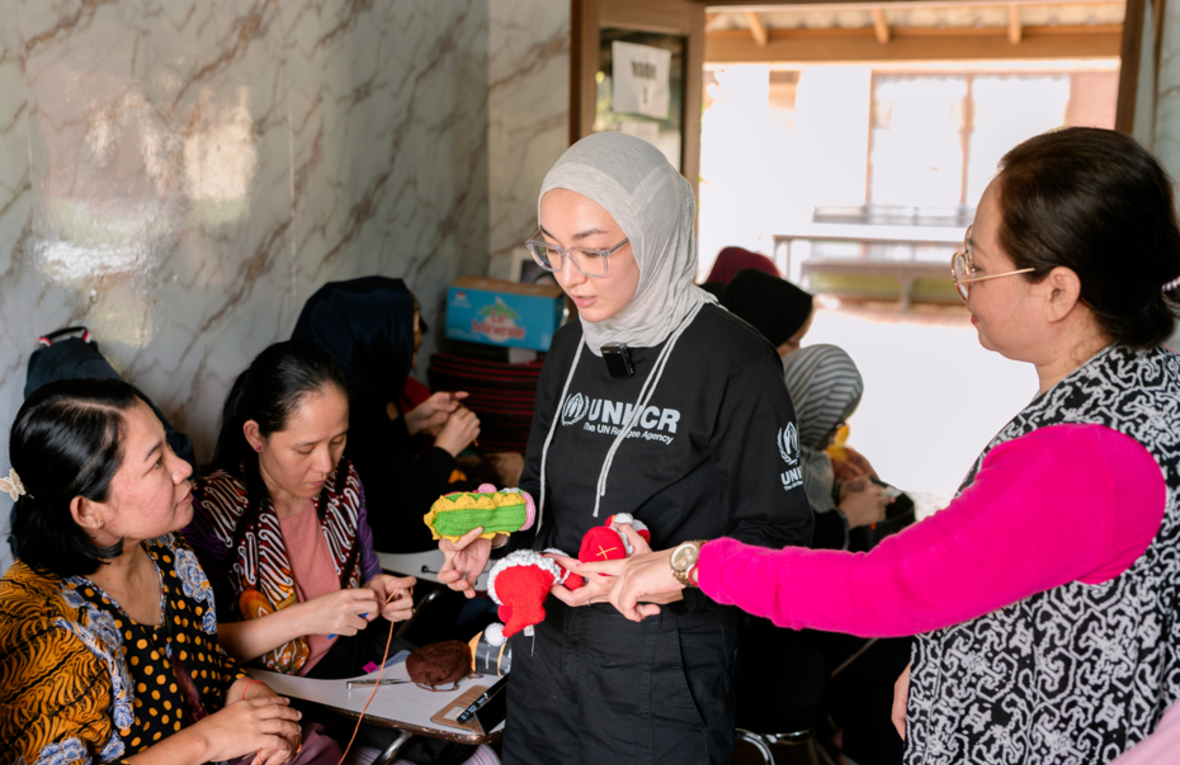 Guzelya visiting refugee women in Cisarua