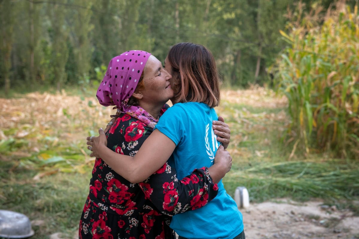 Anita Rani, UNHCR High Profile Supporter talking to a formerly stateless person, Shirmonkhon Saydaliyeva