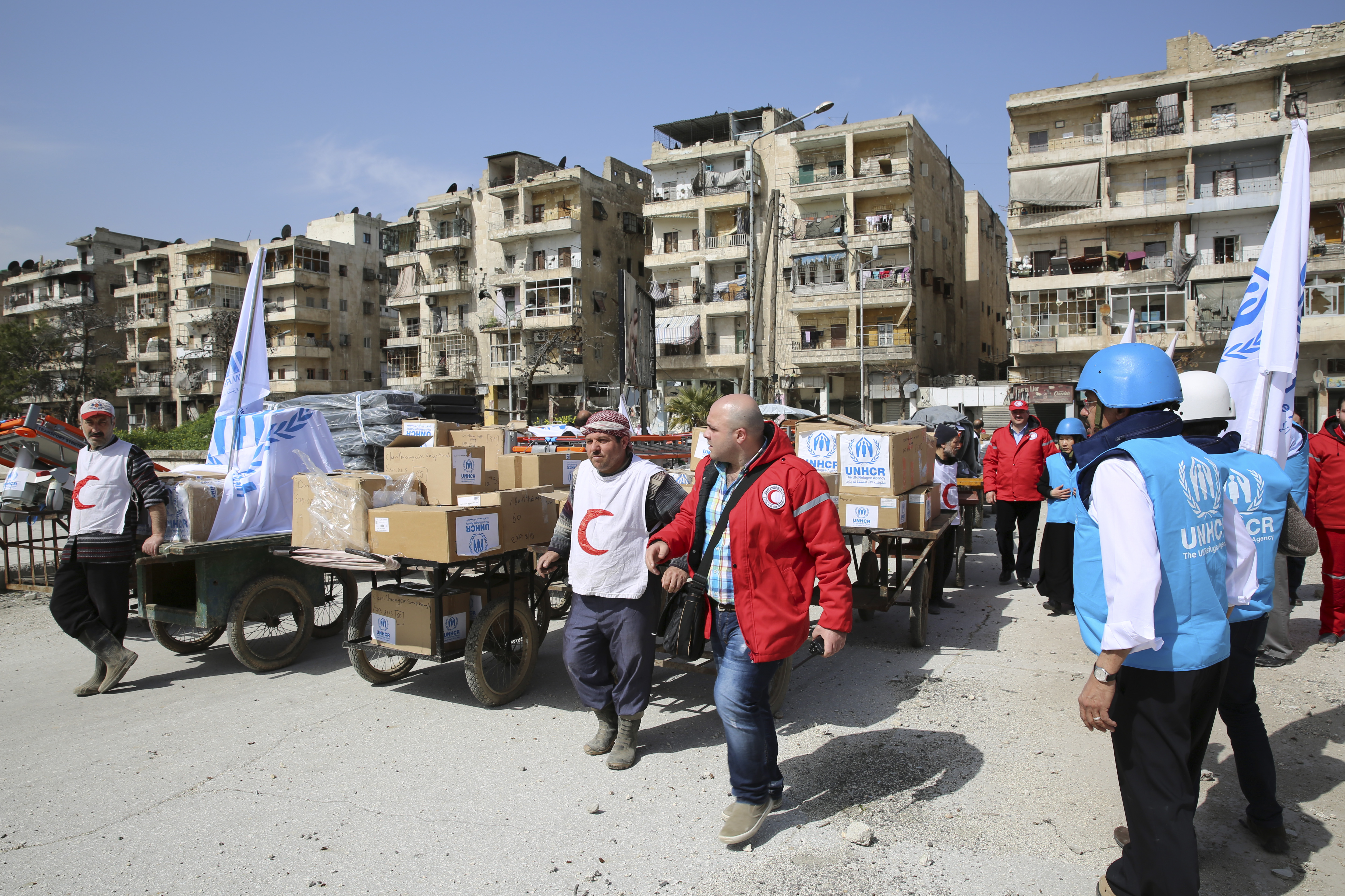Syria/ IDPs/ UNHCR staff and Syrian Arab Red Crescent (SARC) aid workers
