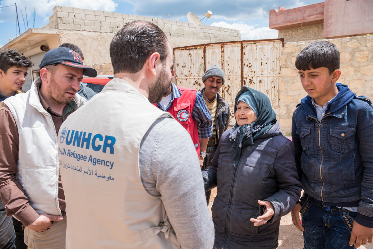 Syria. UNHCR staff assess needs of displaced from Afrin