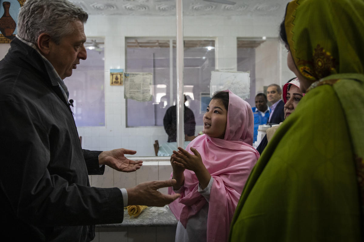 Pakistan. High Commissioner for Refugees visits Afghan refugees in Quetta