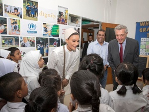 Malaysia. HH Sheikha Moza visits refugee children in Education Above All projects.