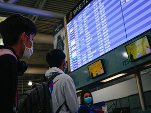 Greece. The first twelve unaccompanied children leave Greece on a chartered flight to Luxembourg under a new EU relocation scheme for 1,600 children.