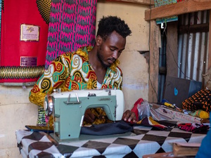 Kenya. Refugee tailors supply face masks in fight against COVID-19