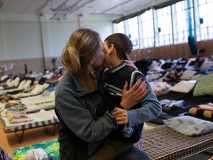 Poland. High Commissioner visits Medyka Polish border crossing and reception centre