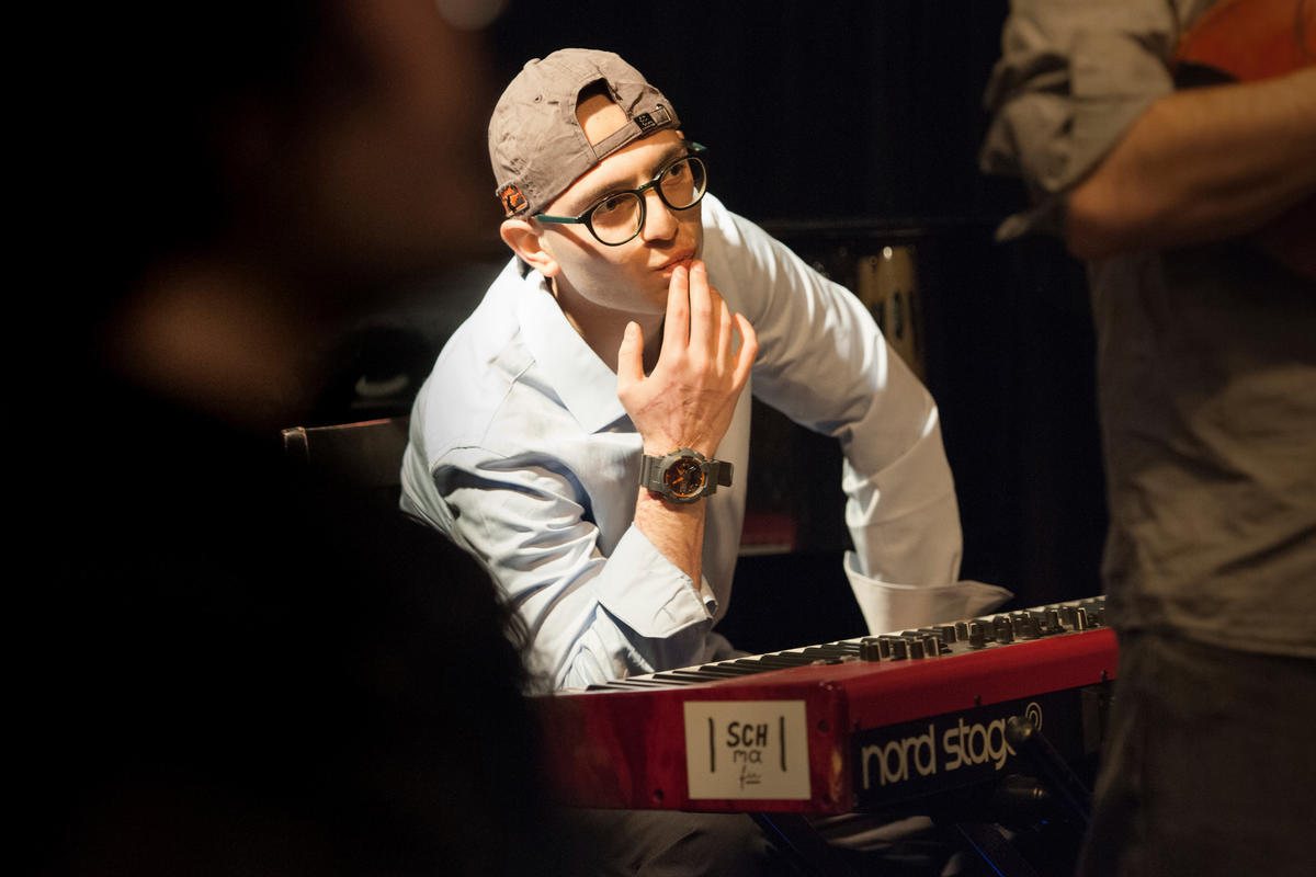 Austria. Refugees take music lessons in win-win exchange with students