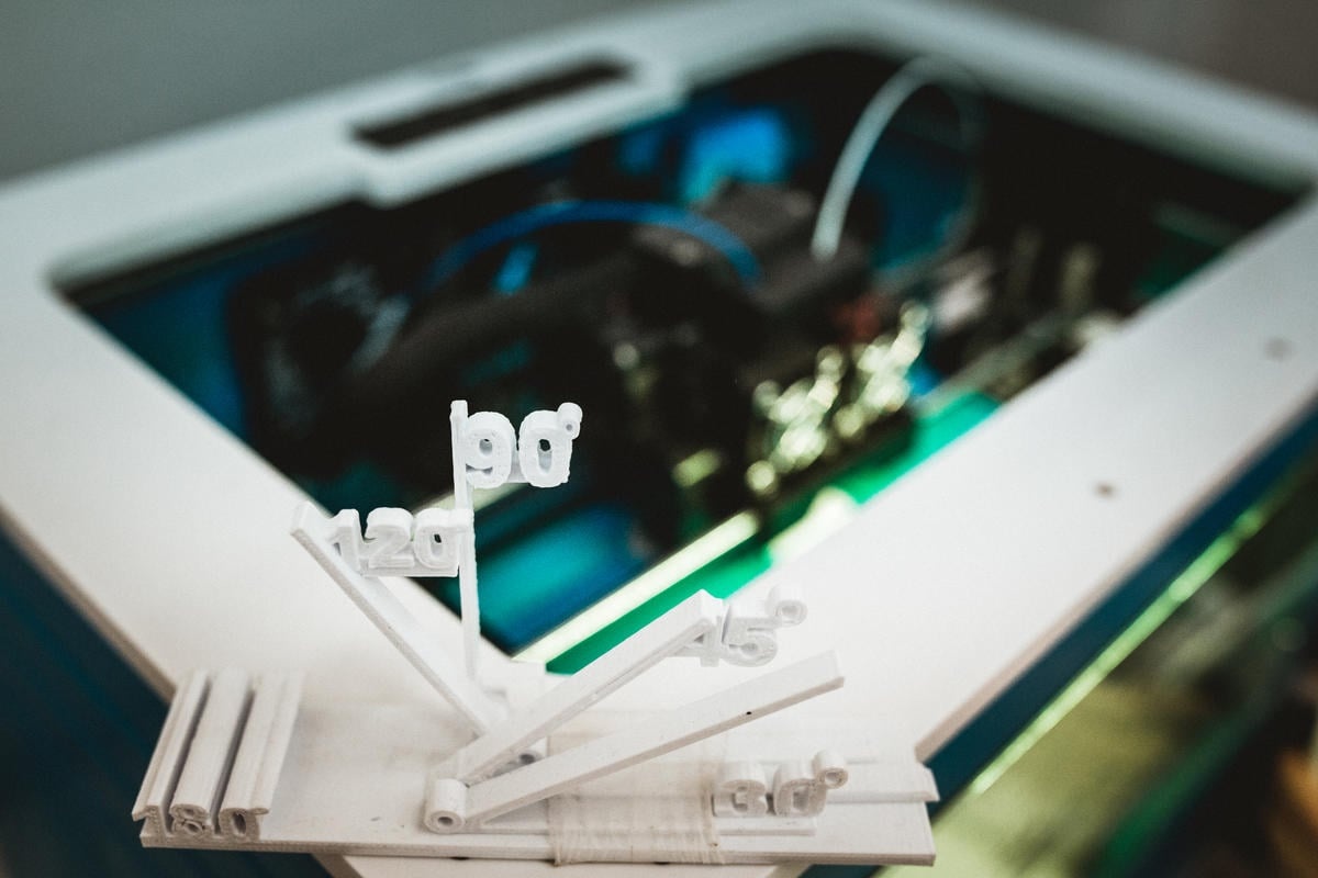 Greece. 3D building workshop for youth, aged 14-17, from unacompanied minors shelters, safe zones and day centres