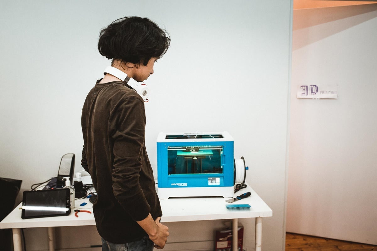 Greece. 3D building workshop for youth, aged 14-17, from unacompanied minors shelters, safe zones and day centres