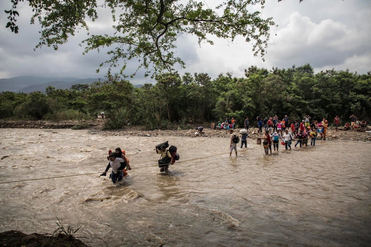 Colombia. Venezuelans risk life and limb to seek help