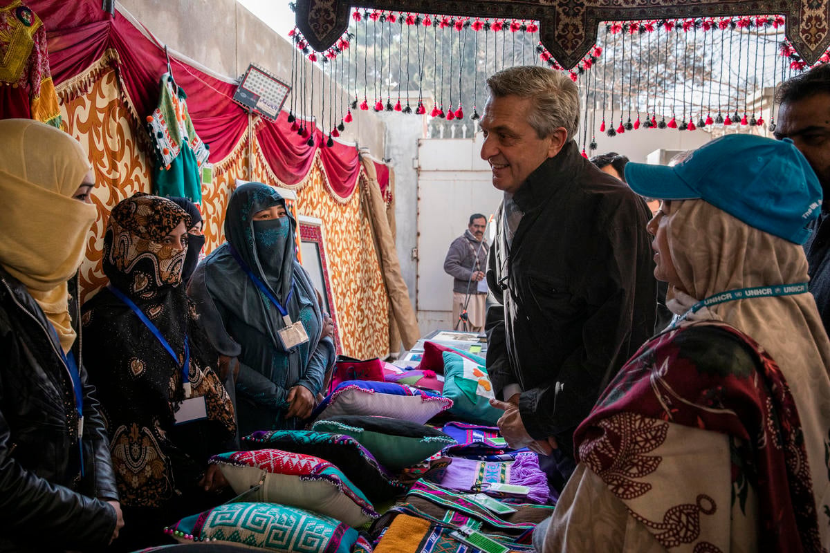 Pakistan. High Commissioner for Refugees visits Afghan refugees in Quetta