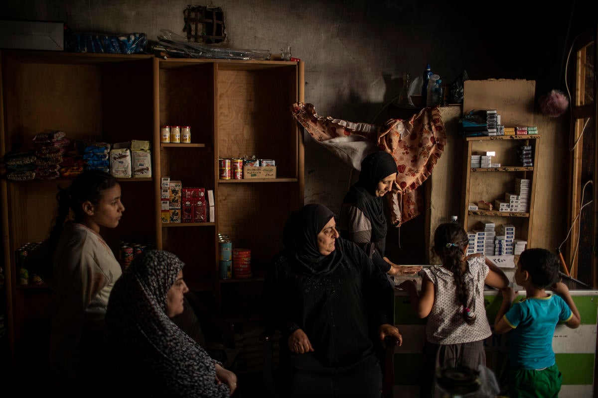 Lebanon. Economic crisis exacerbated by COVID-19 lockdown