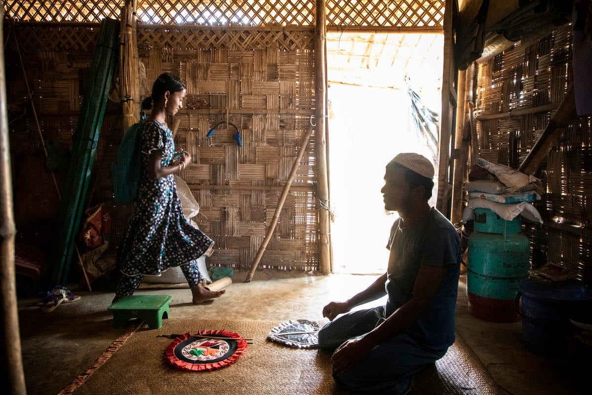 Bangladesh. Rohingya youth spearhead project to foster mental health
