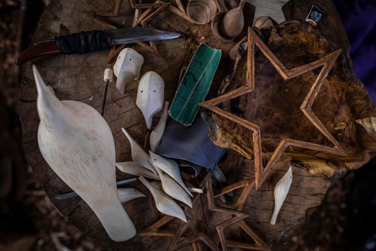 Kenya. Refugee artisans celebrate hope with holiday decorations