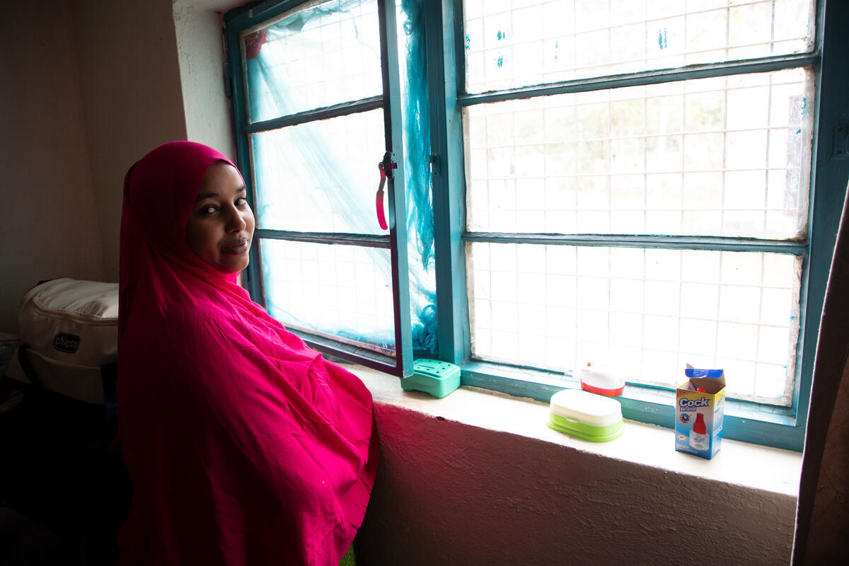 Rwanda. High Commissioner visits refugees in transit from Libya