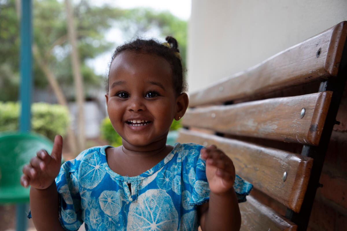 Rwanda. High Commissioner visits refugees in transit from Libya