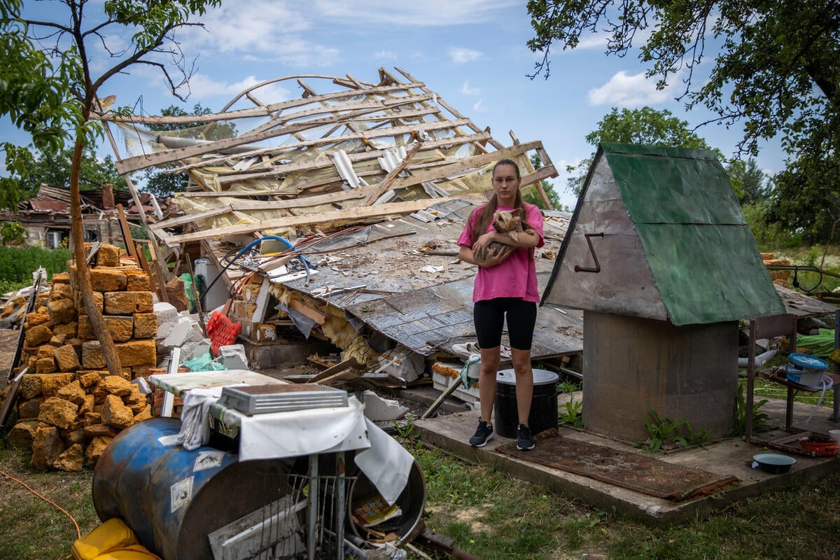 Ukraine. High Commissioner visits family home destroyed by missiles