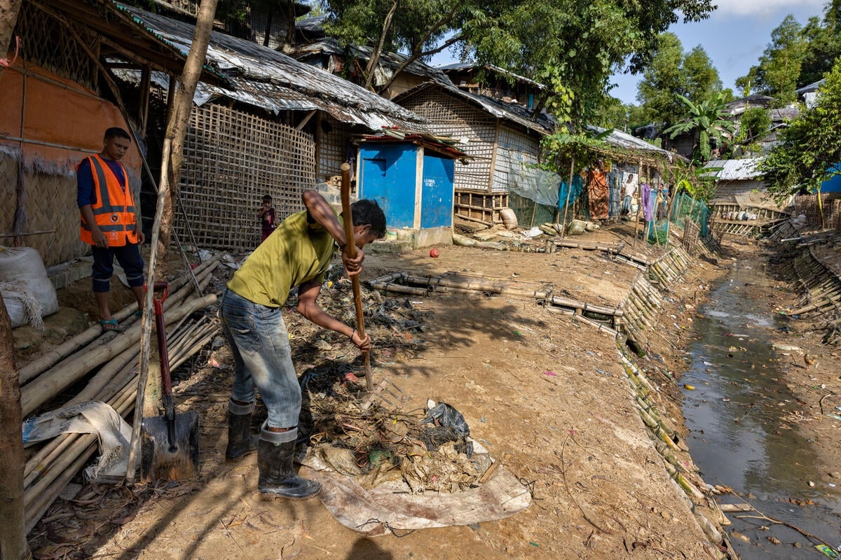 Headline: Bangladesh. UNHCR youth, Mohammed Anower, and his climate group clean up a stream
