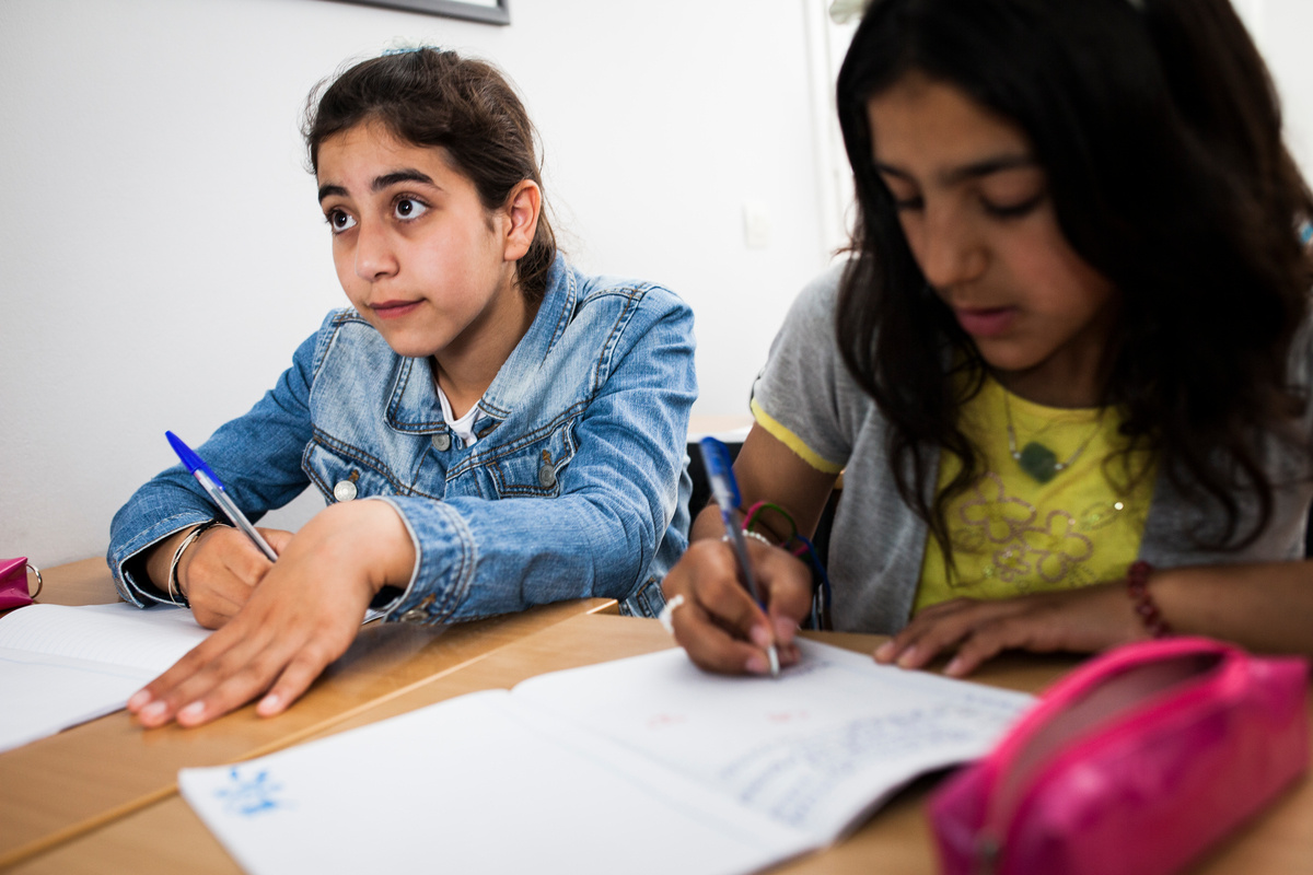 Greece. A father and his daugter try to re-unite with the rest of their family in Germany