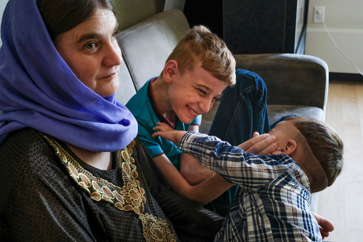 Canada. Family reunification - Emad reunites with his family